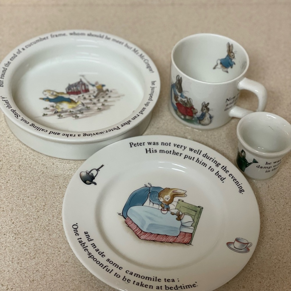 Vintage 1982 Wedgwood Peter Rabbit 4 piece Nursery Set - Picture 4 of 4